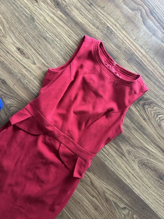 Czerwona sukienka 36 z falbanką papaya