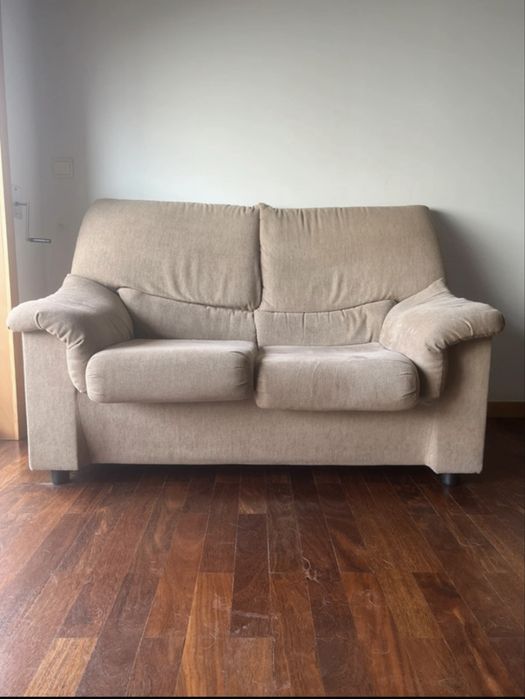 Dois sofás em bom estado