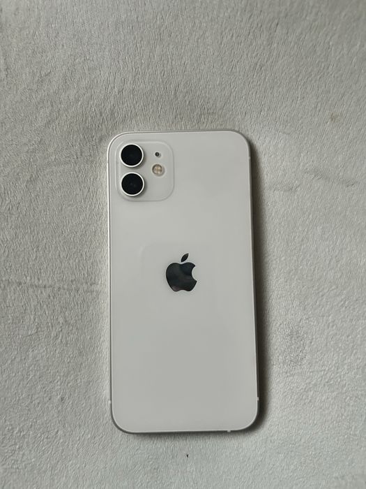 Mam na sprzedaż iphone 12 64 GB w stanie idelanym .