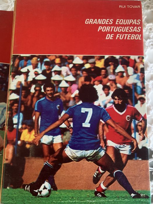 Coleção de livros da história  de  futebol desde seleção ao clubes como Benfica sporting etc