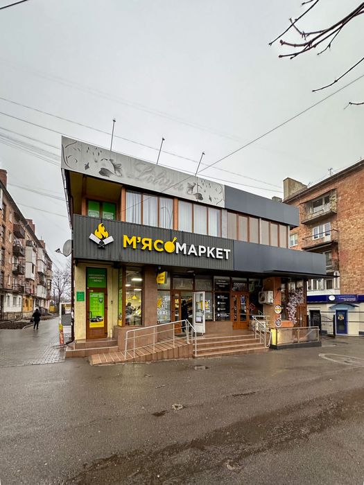 СМ ФАСАДНЕ приміщення на Проспекті в Чернівцях, 83м2 з залом 63м2