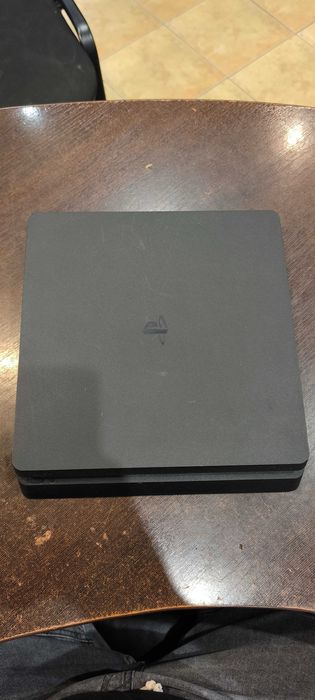 Konsola Ps4 slim