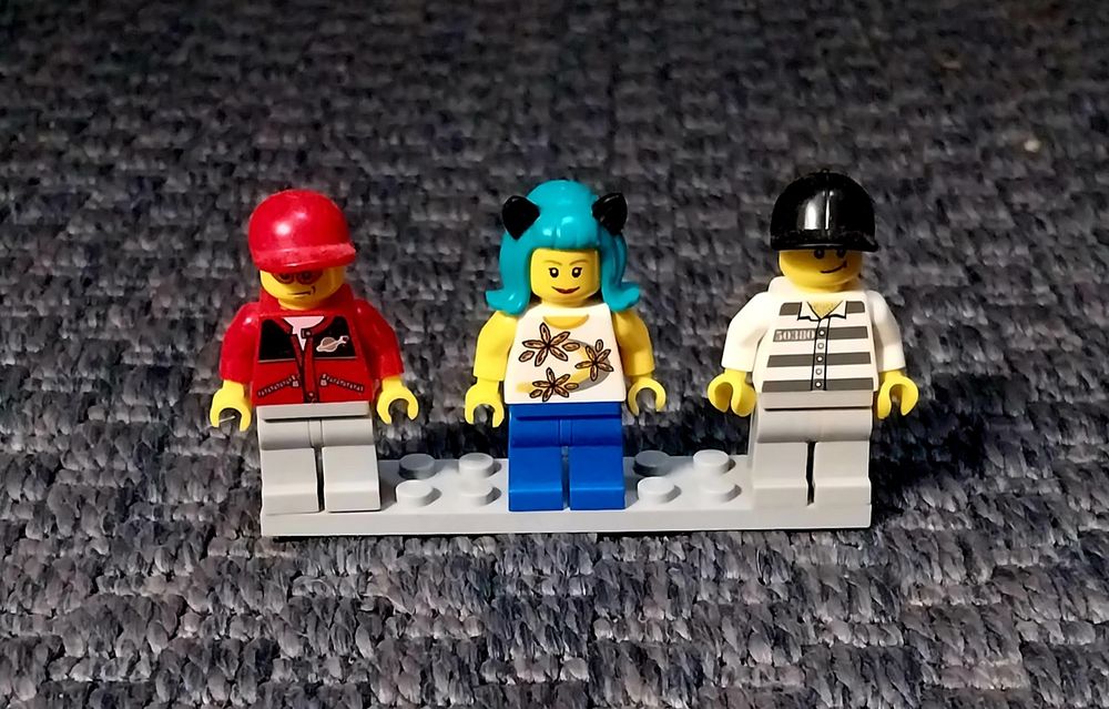 Várias figuras lego