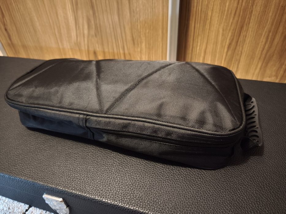 Efekty do gitary elektrycznej +pedalboard podłoga z  pokrowcem - kpl.