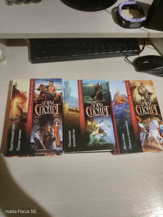 Продам комплект книг