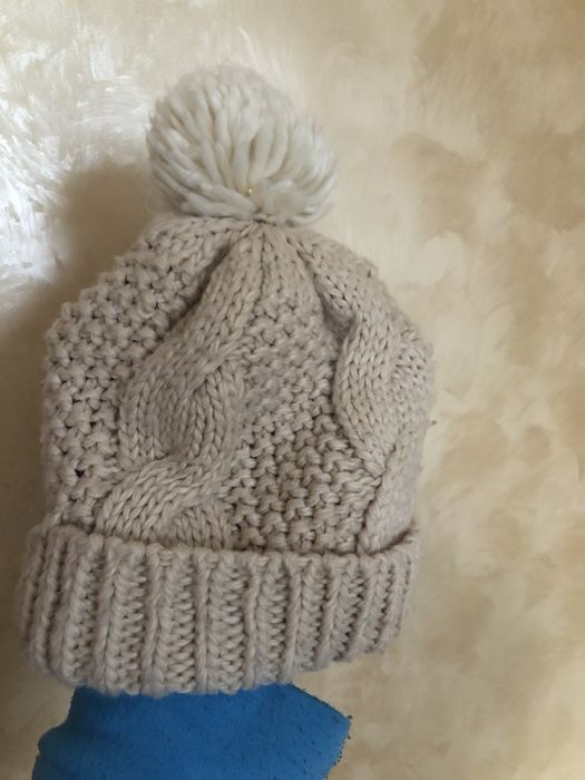 Шапка шапочка зима демісезон вязана зимова осіння весняна з бомбоном