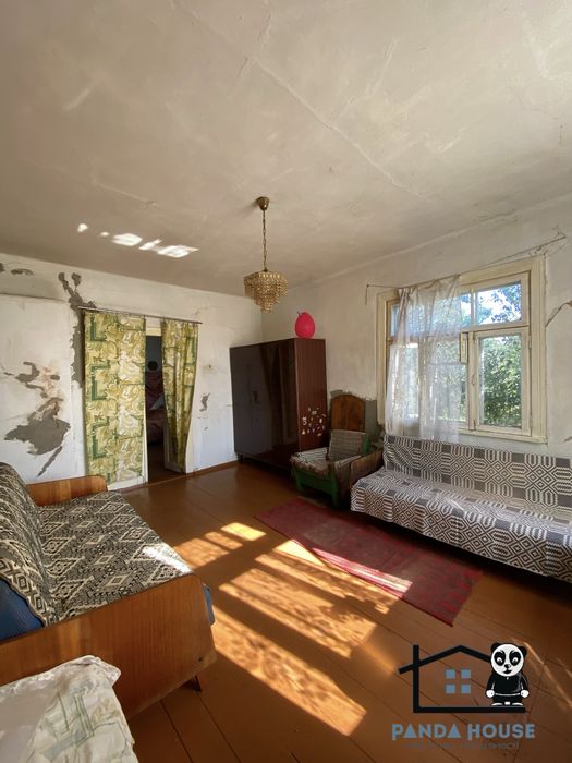 Продається будинок у затишному районі.