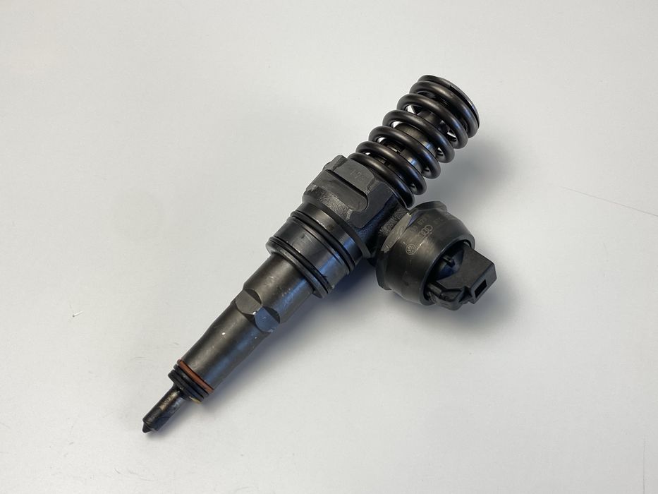 Насос-форсунка VW T5 1.9TDI 2003-2010 Фольксваген Т5 038130073BN