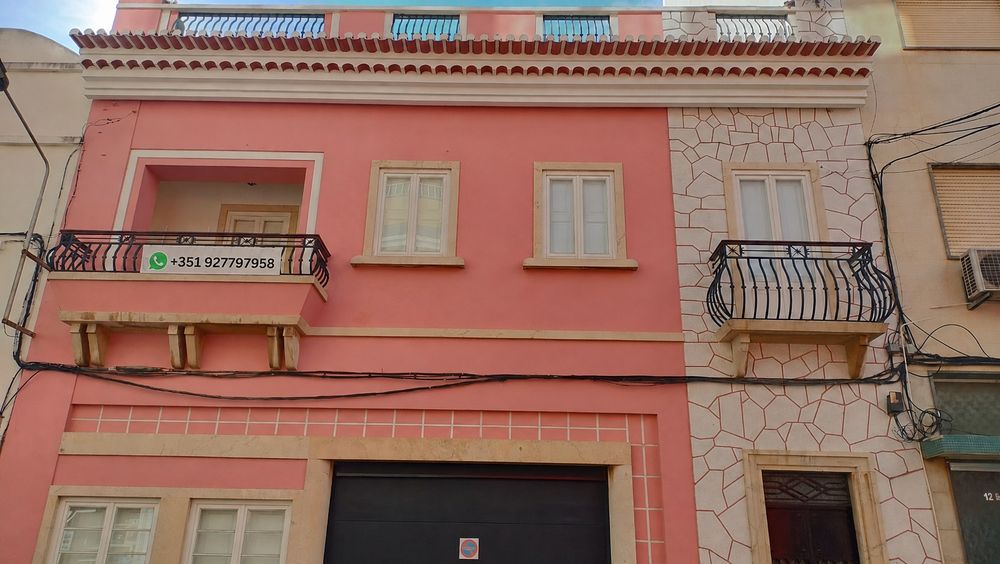 Praia da Rocha ( 3 minutos ) Moradia habitação comércio ( AL ) garagem 6 carros jardim etc