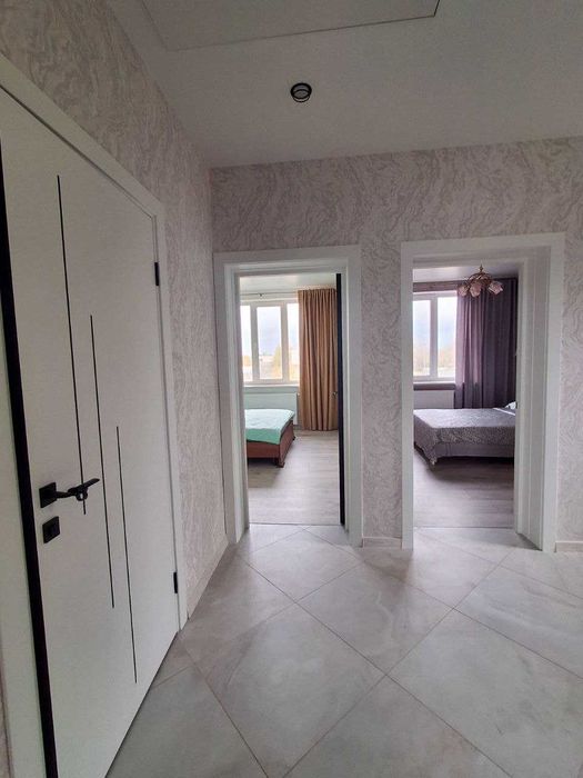 Будинок з сольовою лазнею на березі озера, зимова рибалка.