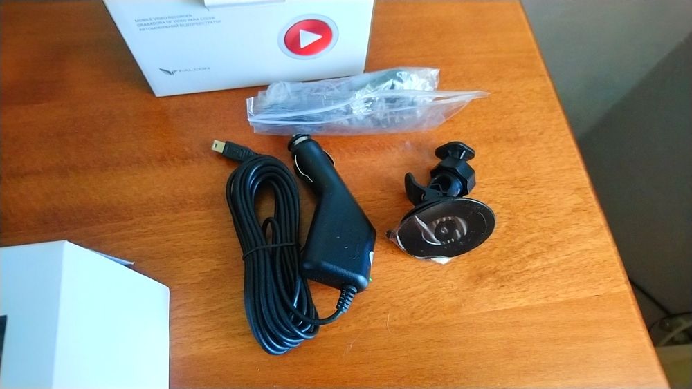 Автомобільний відеорегістратор "FALCON HD 65-LCD"