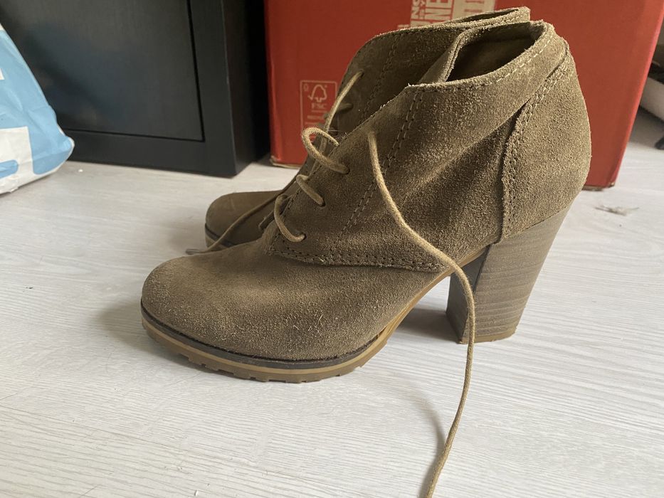 Botas de senhora com salto