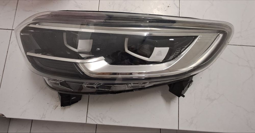 Otica Renault Kadjar esquerdo