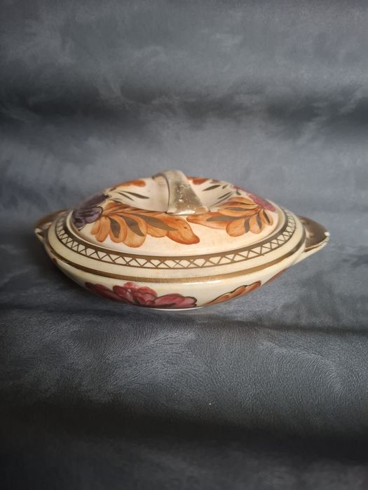 Ozdobna porcelanowa szkatułka  cukiernica stara