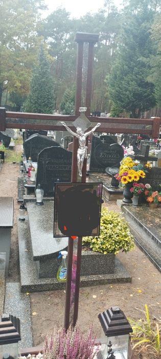 Obrzeże ,krzyż nagrobny ,obudowa grobu