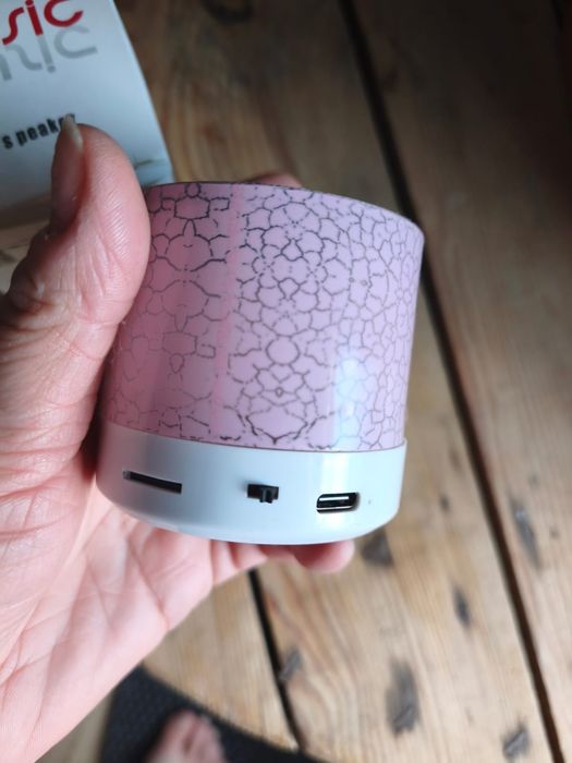 Mini Głośnik Bluetooth LED | Radio FM | Karta SD | Przenośny – NOWY