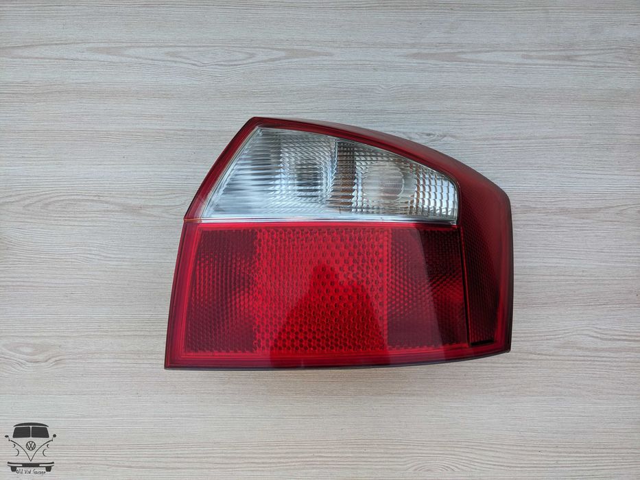 Стоп стопи задні оптика задня (правий) (седан) Audi A4 B6 \ Ауді А4 Б6