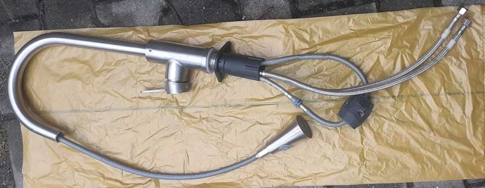 Bateria kuchenna Laveo z wyciąganą wylewką