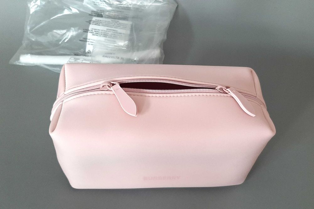 nowa  kosmetyczka Burberry morelkowa na prezent