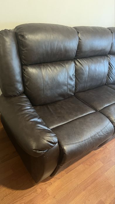 Sofá em pele com chaise (doação)