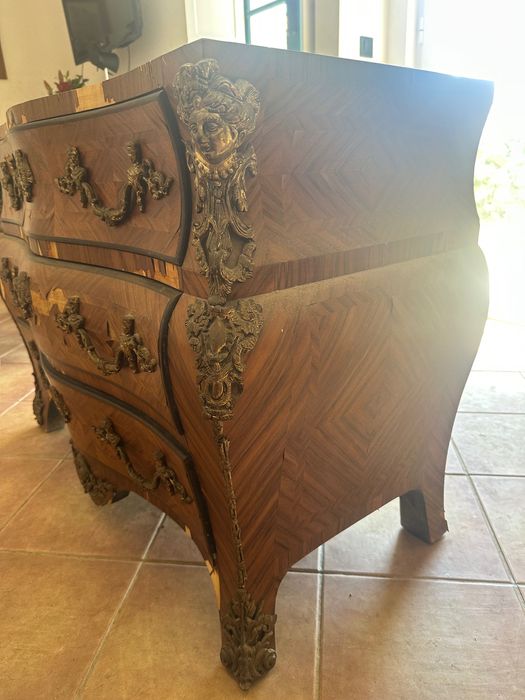 Cómoda com Tampo de Pedra mármore