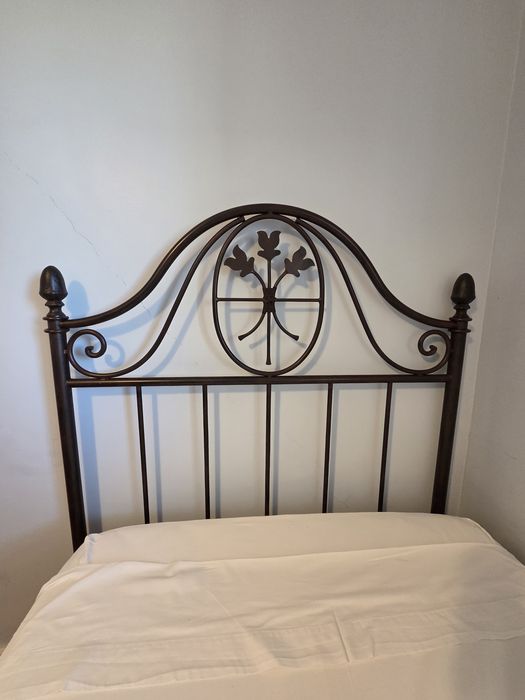 Cama em ferro com colchão