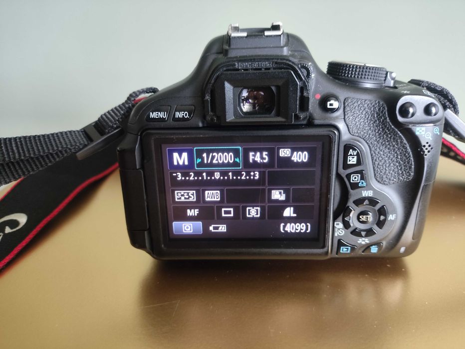 Canon EOS 600D + EFS 18-55mm