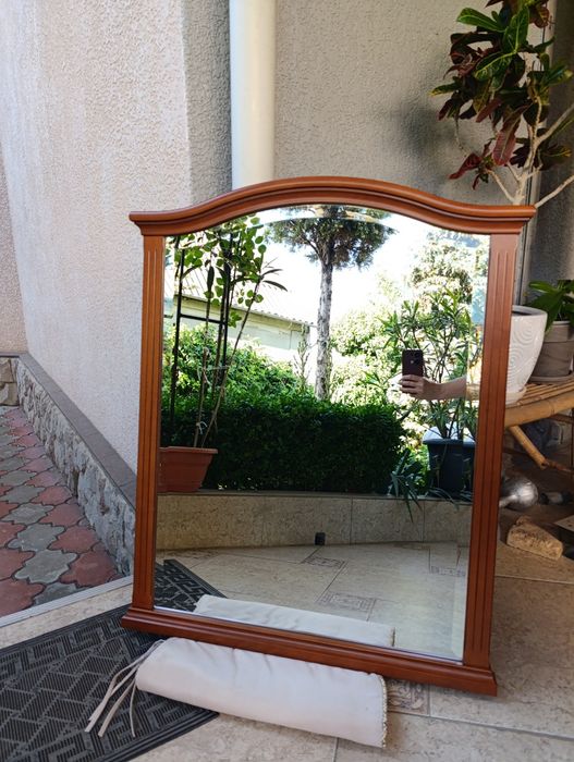 Зеркало в деревянной раме в классическом стиле.Италия.Размер 75/92