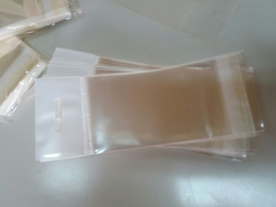 Bolsas em polipropileno transparente para expor artigos em lojas.