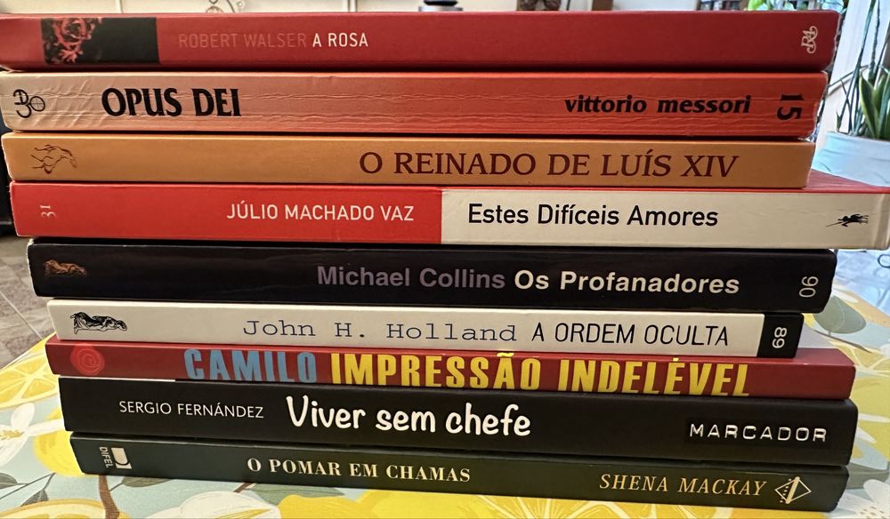 Livros variados.
