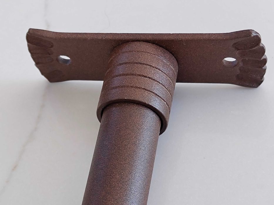 Barra de metal de 91cm e suportes de parede