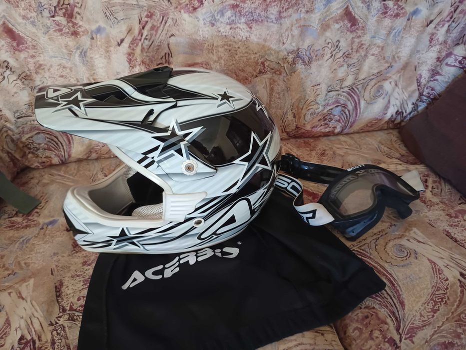 Capacete com oculos seminovo