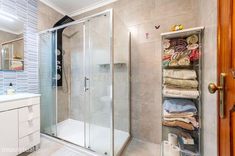 Apartamento T2 com elevador e varandas, em Algueirão-Mem Martins, Sint