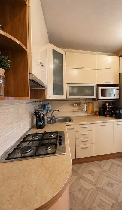 Продам 3-комнатную квартиру с качественным ремонтом на ж/м Победа (пр. Героев, 45)