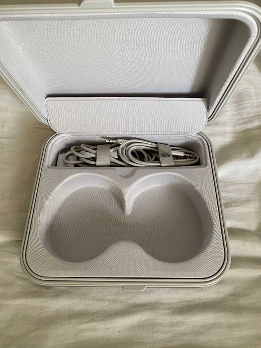 Headphones Bang & Olufsen Beoplay H95 - Usados, Condições Média-Boas