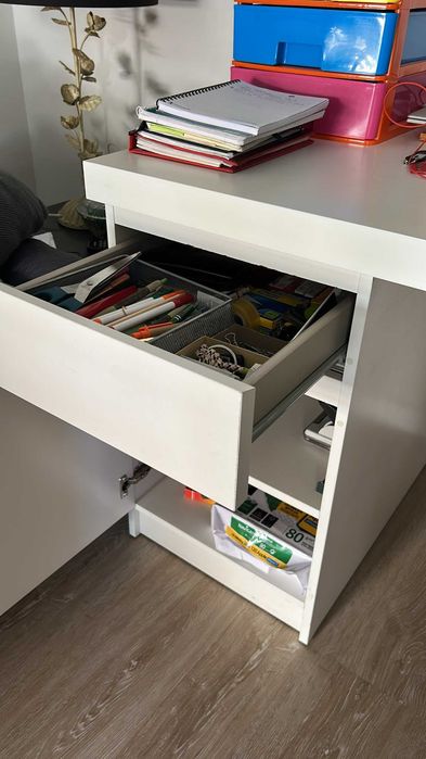Secretária IKEA branca 160x65x72,50 cm 40€