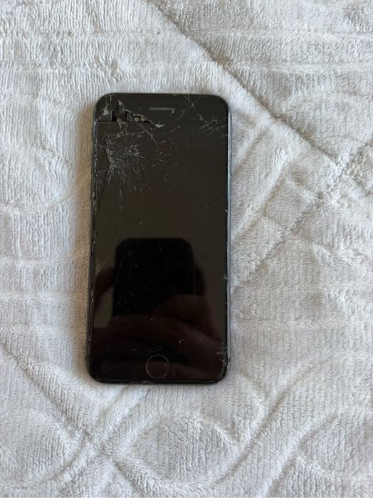 Iphone 8 avariado e partido