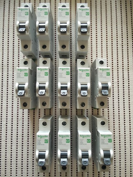 Автоматичний вимикач Schneider Elekrik Easy9 63A 1 P типу С.