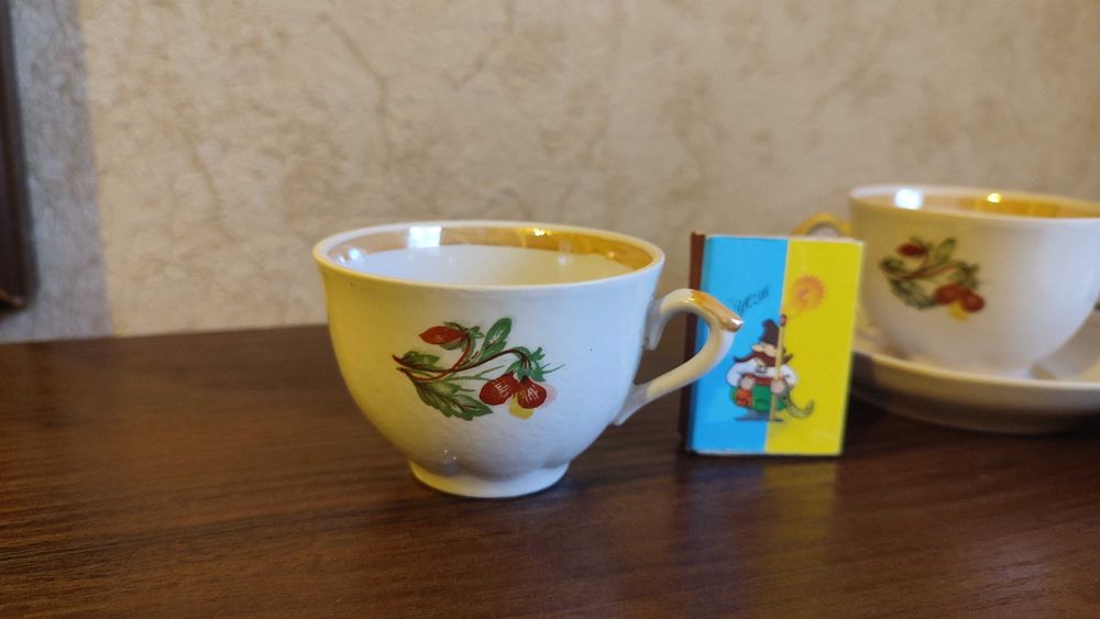 Чотири кавові пари.