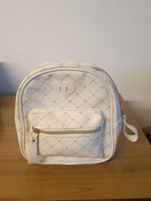 Mochila pequena em tons creme64409185245953120