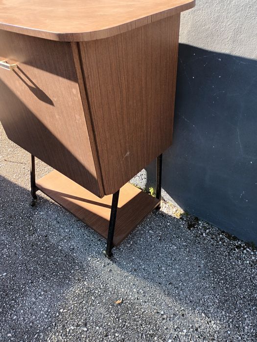 Mesa de televisão e bar vintage