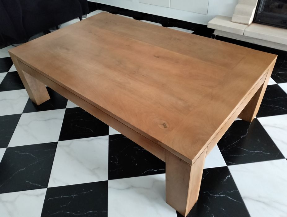 Mesa de sala em madeira