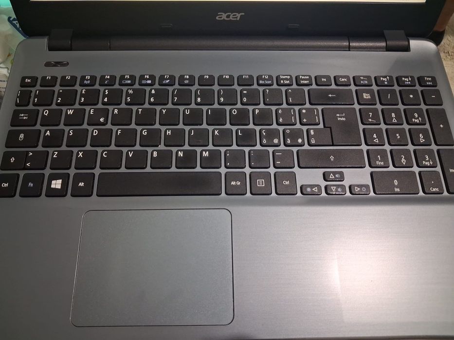 Acer Aspire E15 – SSD 256GB + 8GB RAM + Carregador