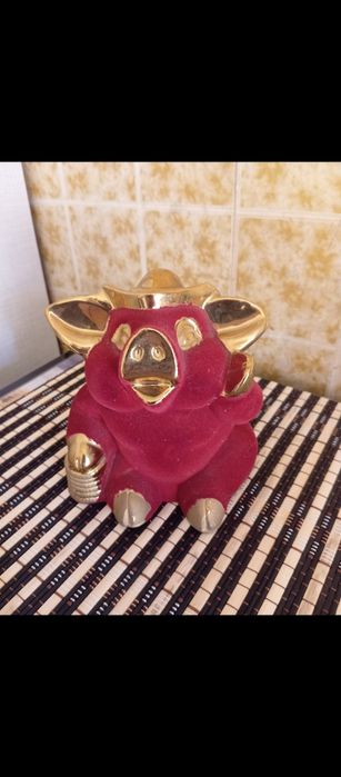 Копилка "Хрюшка". НОВАЯ. Высота 15 см.