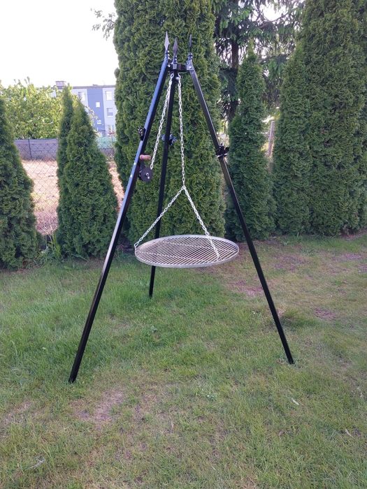 Trójnóg z rusztem kwasoodpornym, gril