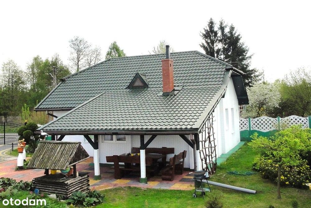 Bardzo zadbany, gotowy do zamieszkania dom + działka 4630 m kw.+garaże