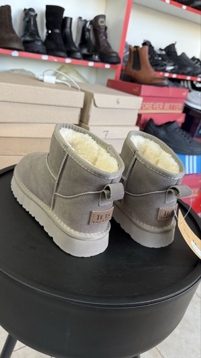 Угги з натуральноі замші з натуральним хутром всередині