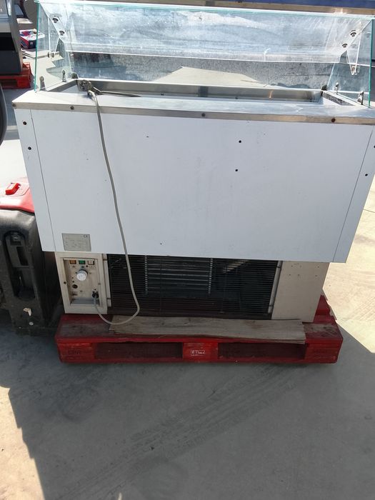 Expositor de peixe ventilado