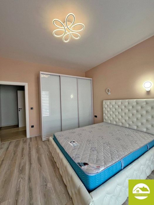 Перша здача.Квартира зі світлом! Здається трикімнатна велика квартира