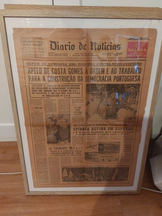4 Capas de jornais de época com moldura
